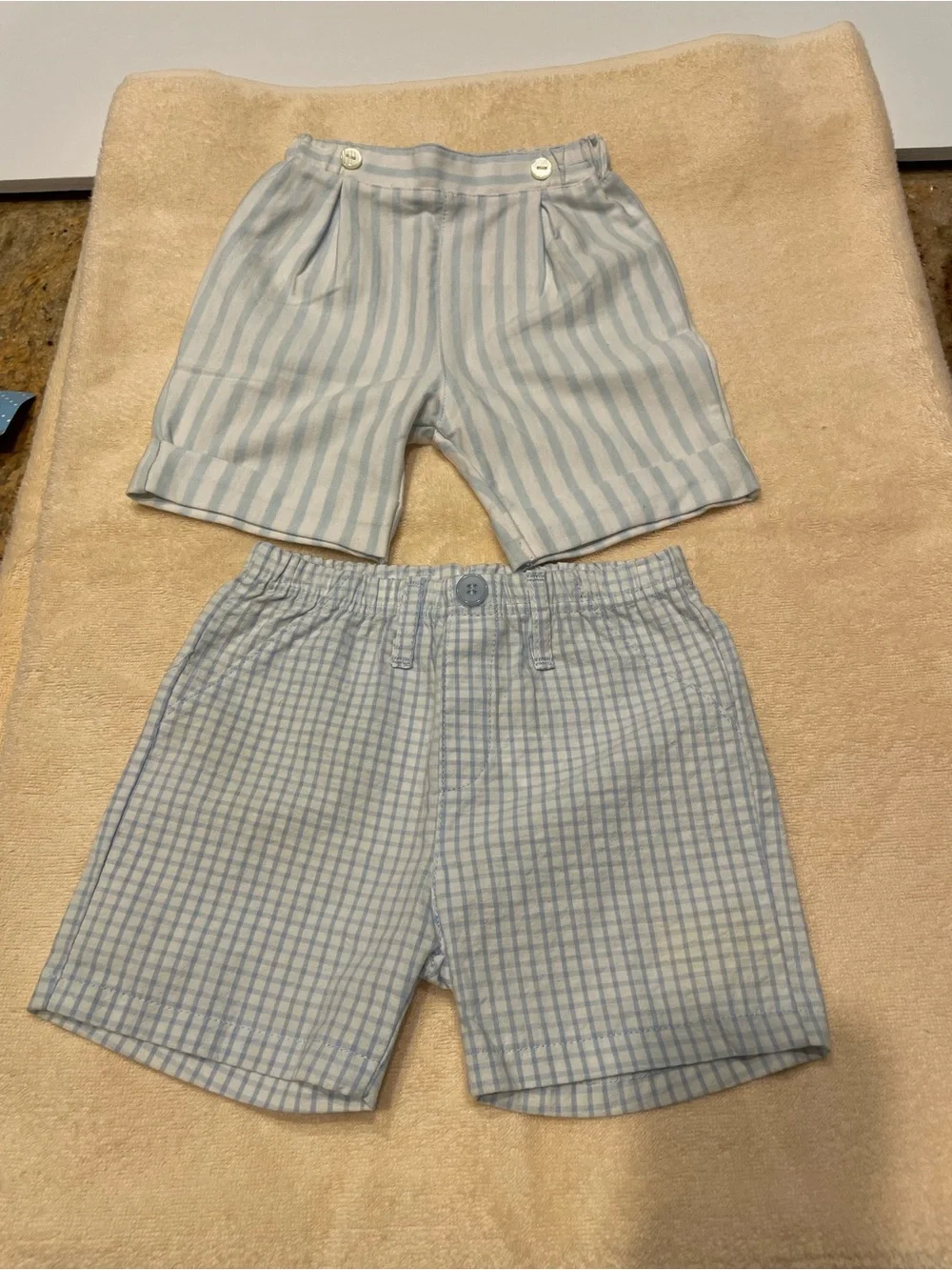 Baby outfits in blue and white. 5 outfits and 3 pairs of shorts